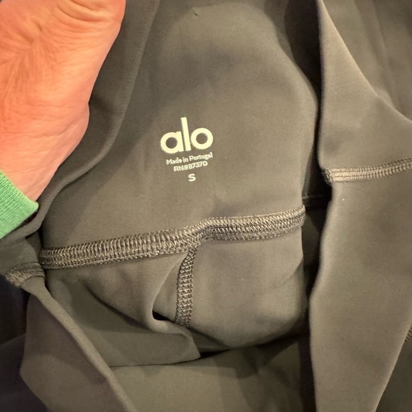 Alo Dark Gray High-Waist Ripped Warrior Legging / small - Picture 6 of 13